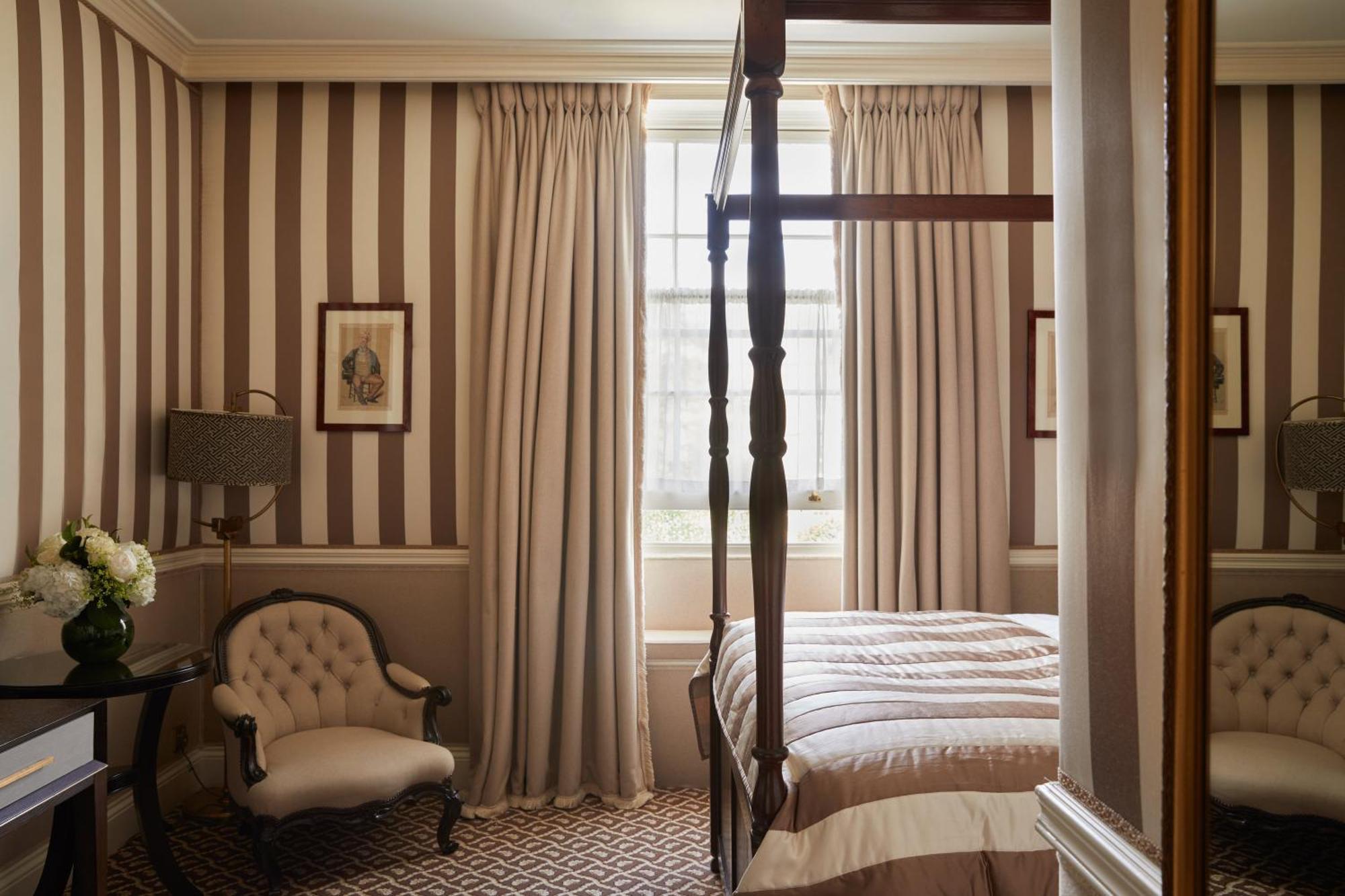 The Montague On The Gardens Hotel London Exterior photo